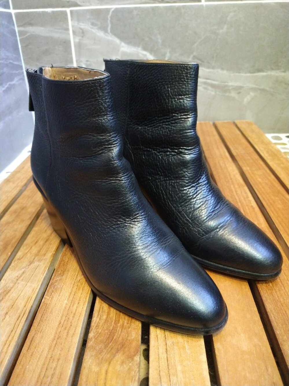 Banana Republic black pebbled leather rear-zip booties (Size 10M)